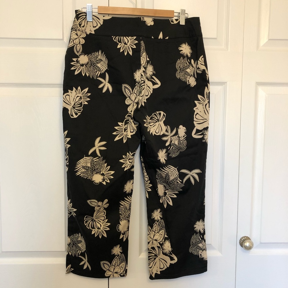 Women’s Capri Pants - Picture 3 of 4